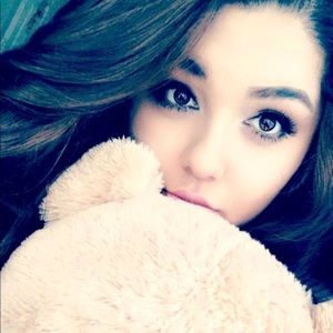 Meet your Posher, Ana